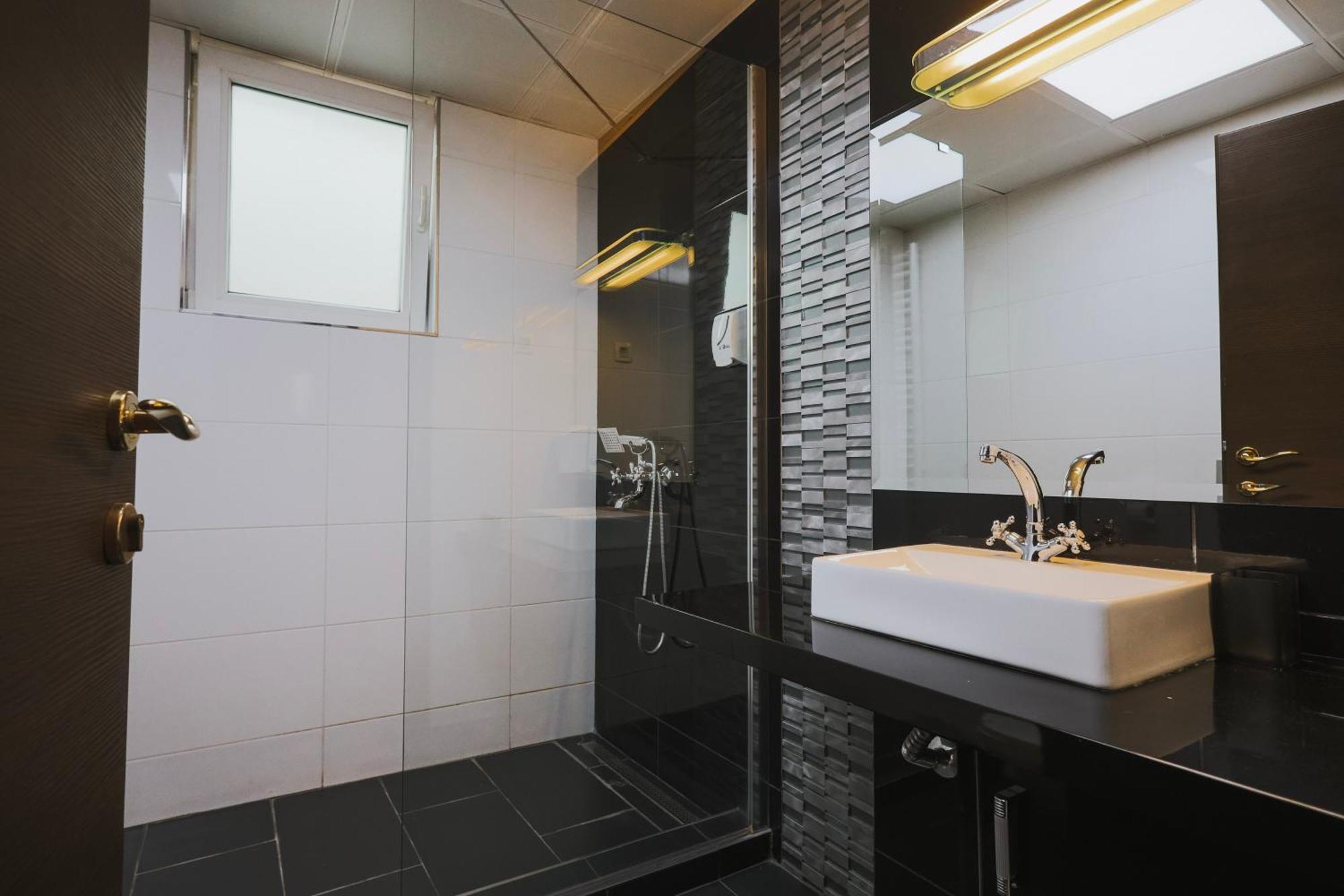 Mr.I Boutique Hotel & Bar Охрид Екстериор снимка