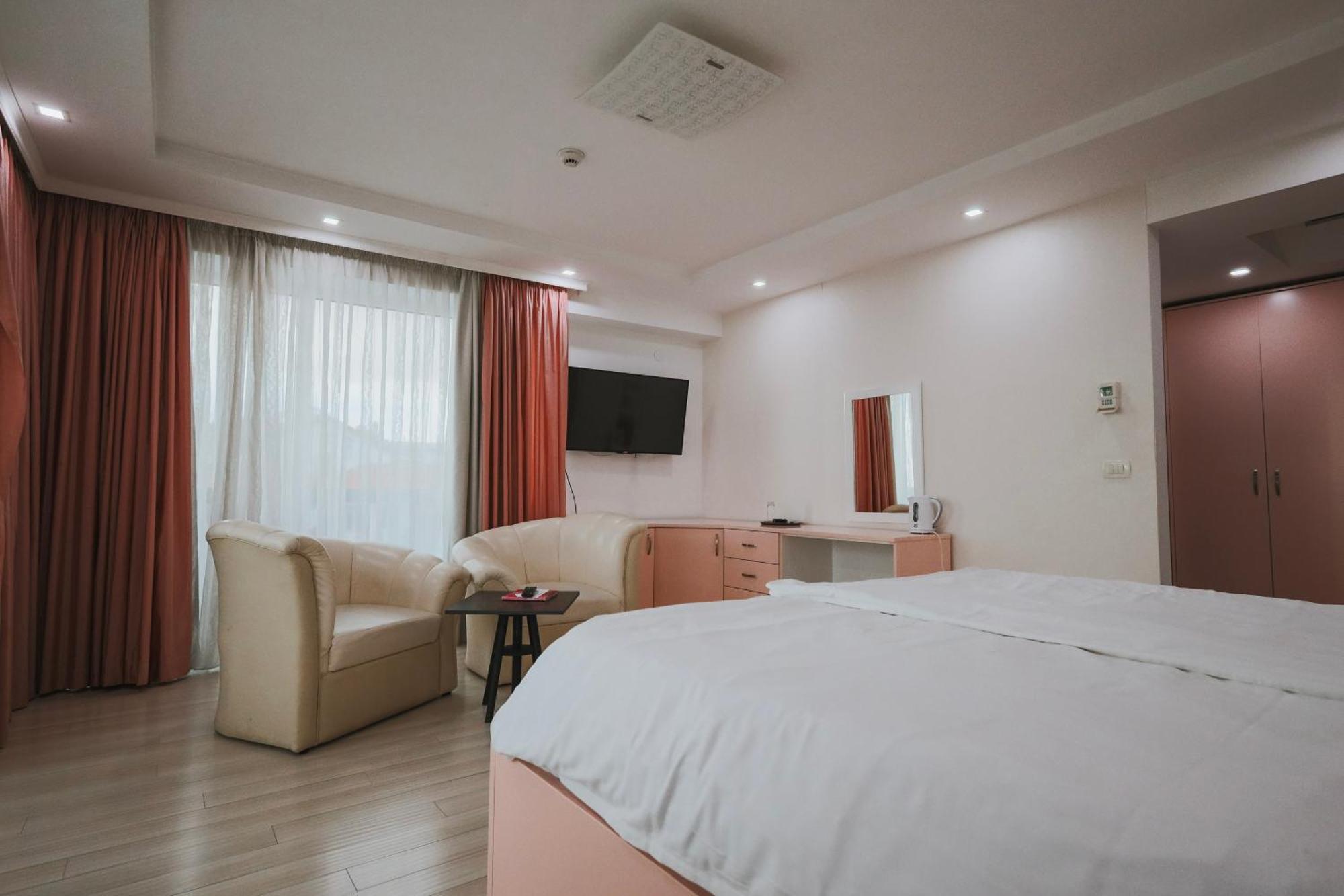Mr.I Boutique Hotel & Bar Охрид Екстериор снимка