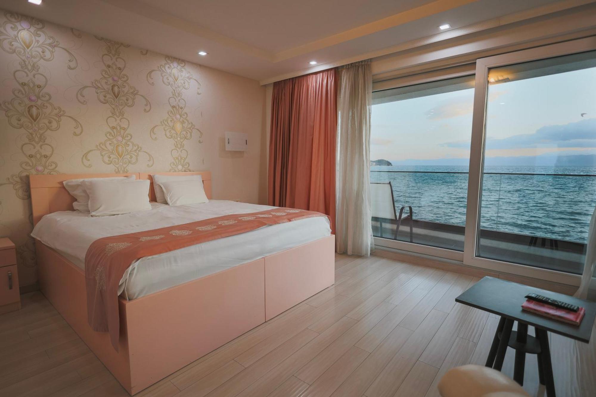Mr.I Boutique Hotel & Bar Охрид Екстериор снимка