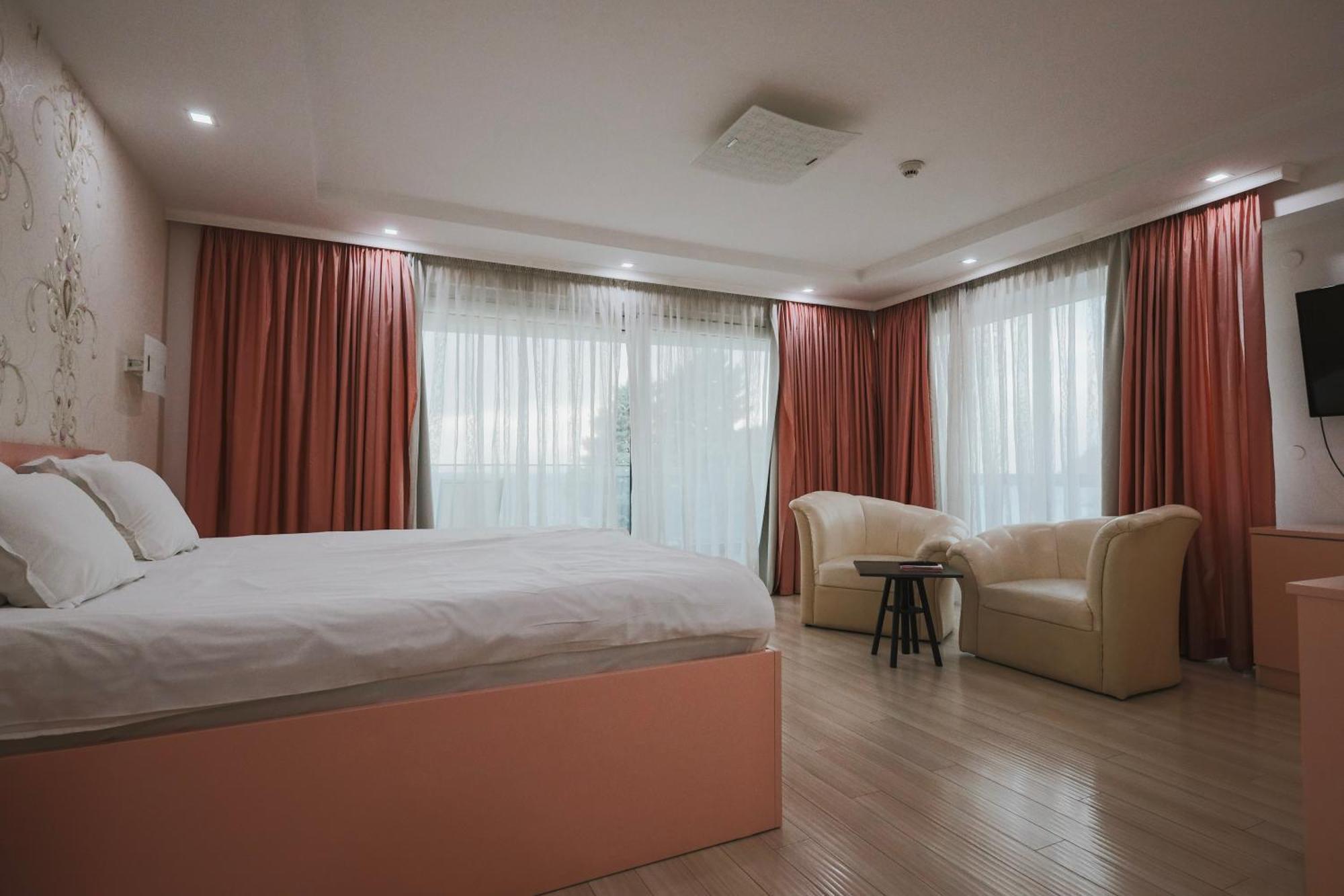 Mr.I Boutique Hotel & Bar Охрид Екстериор снимка