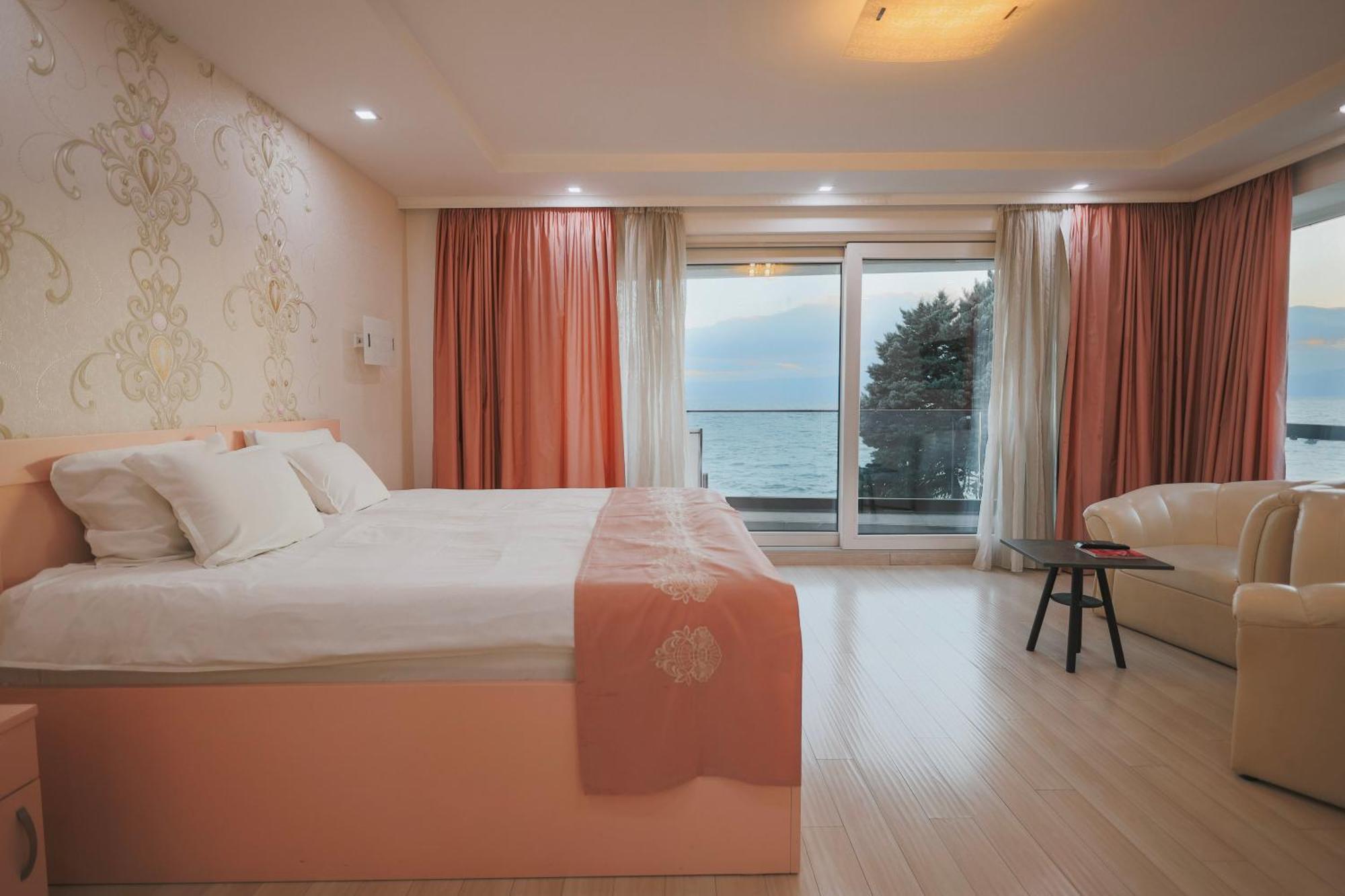 Mr.I Boutique Hotel & Bar Охрид Екстериор снимка